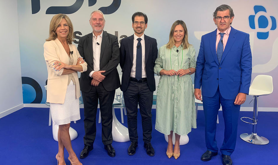  Marta Villanueva, Pedro Luis Sánchez, Raúl Márquez, Carina Escobar y Juan Abarca Cidón participan en el foro IDIálogos