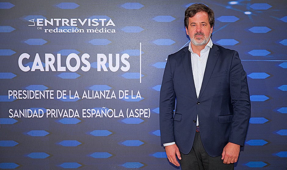 El presidente de la patronal de la sanidad privada, Carlos Rus, analiza los problemas del SNS, como la falta de profesionales y propone estas soluciones.