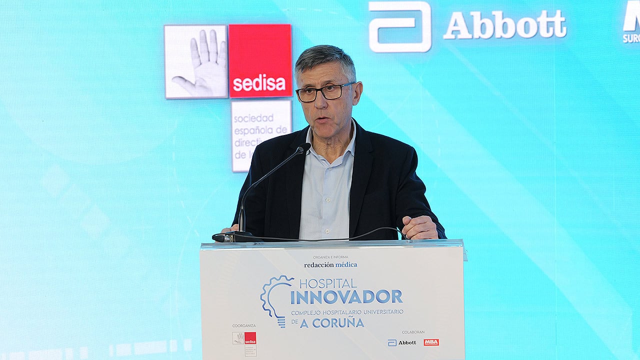 Fernando Lamelo, jefe de Servicio de Hospitalización a Domicilio-Cuidados Paliativos del Área de A Coruña y Cee, explica el proyecto de coordinación entre Primaria y residencias