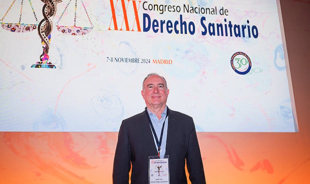  José Francisco Zamarriego, director de la unidad de supervisión deontológica de Farmaindustria, dice que "la singularidad farmacéutica obliga a una sensibilidad mayor con la ley".