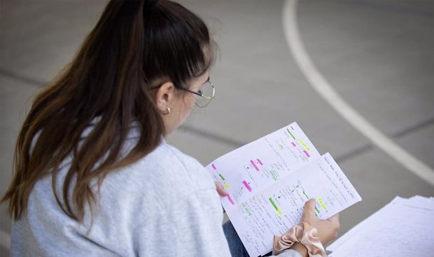 Una aspirante al MIR afirma lo positivo que es no tener familiares que sean médicos a la hora de prepararse la prueba.