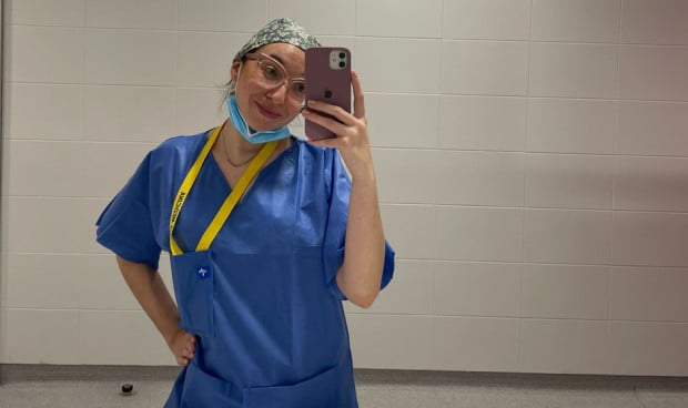 Elena García, estudiante de sexto de Medicina, pasó una depresión mientras luchaba por convertirse en médica.