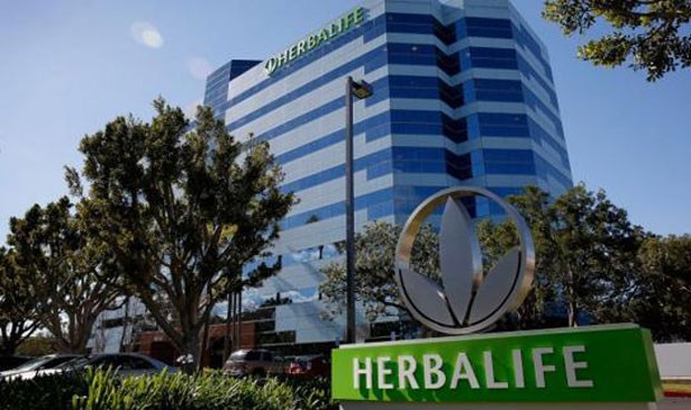 "No te burles por creer en Papa Noel, hay quien también cree en Herbalife"