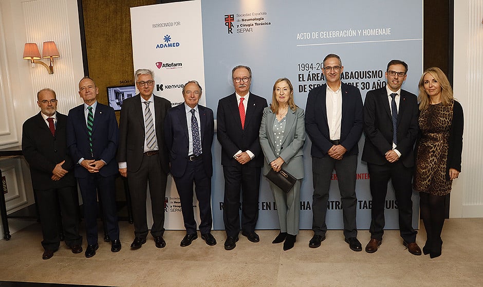 Foto de familia de personalidades de Separ junto a la exministra de Sanidad y actual presidenta de AMA, Ana Pastor.