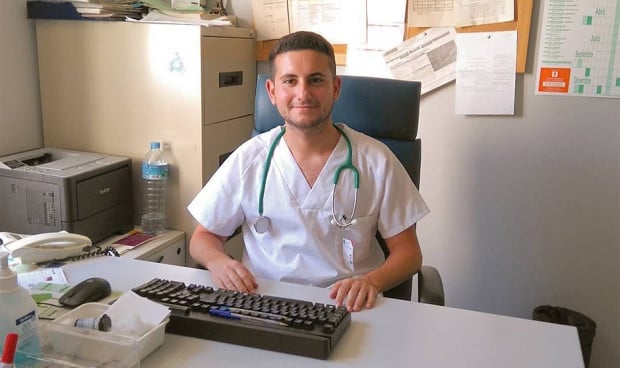 Carlos García, enfermero habla sobre los contratos cortos sin vacaciones