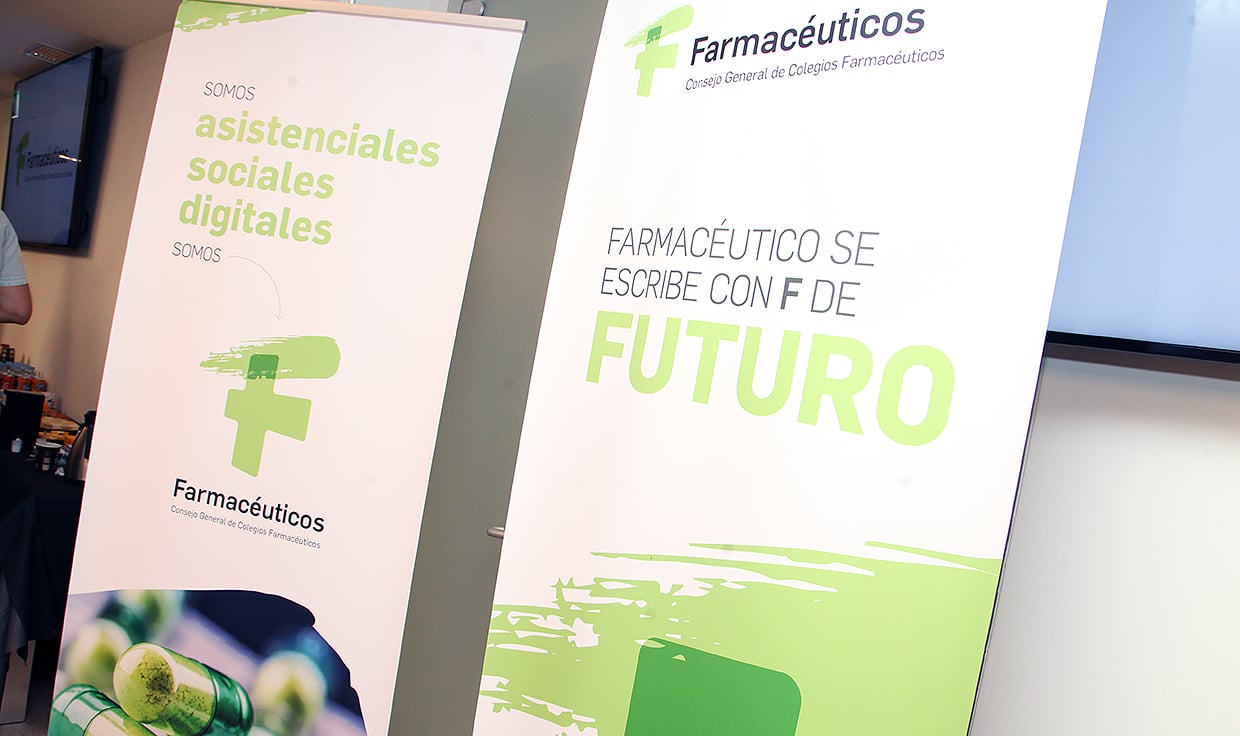 La Farmacia española abre una nueva era "asistencial, social y digital"