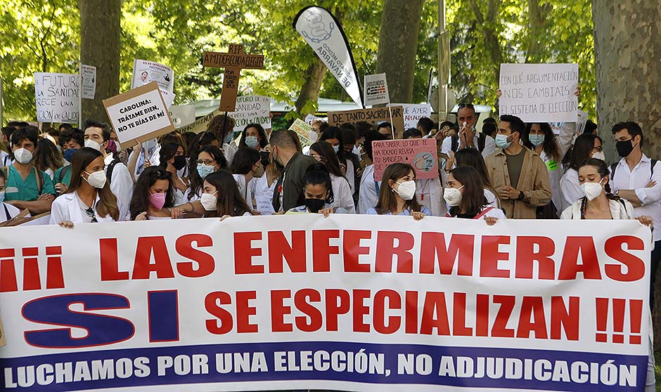 "Soy MIR; quiero elegir": los médicos claman contra la petición de plazas