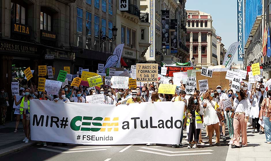 Los MIR marchan contra Sanidad: "Podemos perder una generación de médicos"