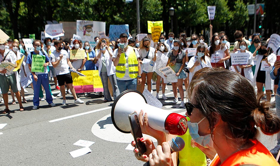 Los MIR marchan contra Sanidad: "Podemos perder una generación de médicos"