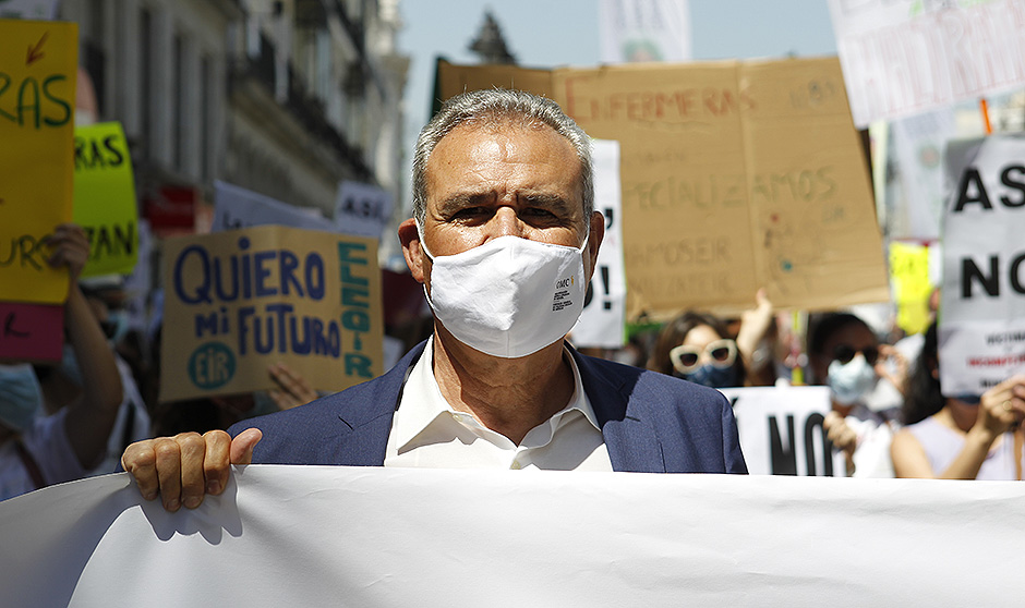 Los MIR marchan contra Sanidad: "Podemos perder una generación de médicos"