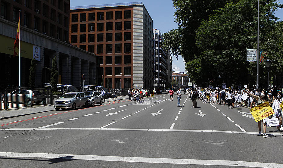 Los MIR marchan contra Sanidad: "Podemos perder una generación de médicos"