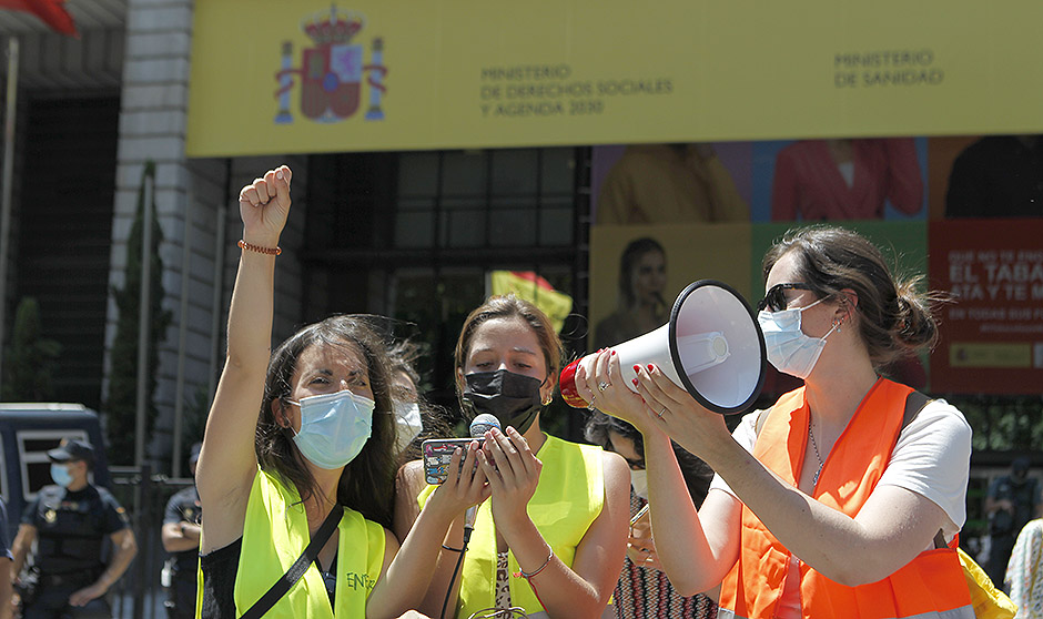 Los MIR marchan contra Sanidad: "Podemos perder una generación de médicos"