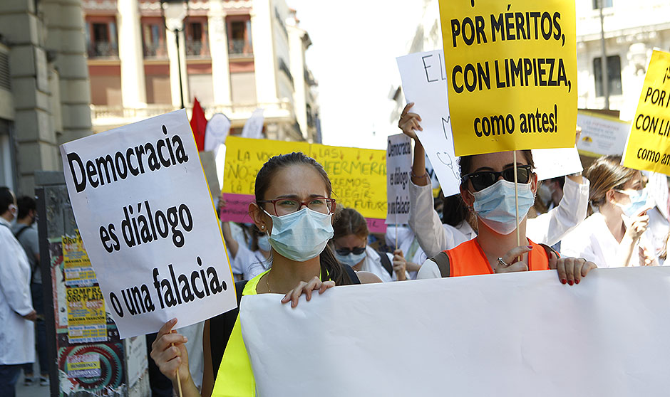 Los MIR marchan contra Sanidad: "Podemos perder una generación de médicos"