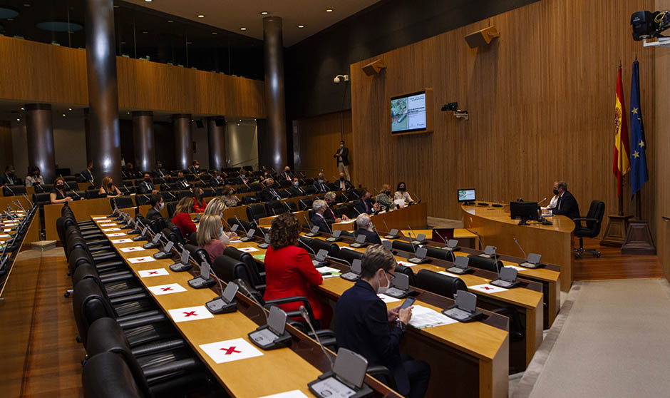 Farmacia entrega a Batet 10 medidas para reforzar el SNS: "Hay que actuar"