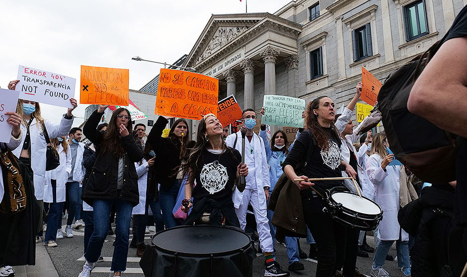 La 'revolución' MIR vuelve a sacar músculo para exigir elección presencial