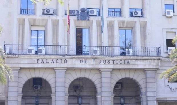 La Justicia ha absuelto al médico acusado de revelación de secretos de la historia clínica de su expareja