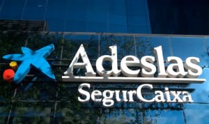 Adeslas avisa a sus mutualistas de que dejará de atenderles en tres meses