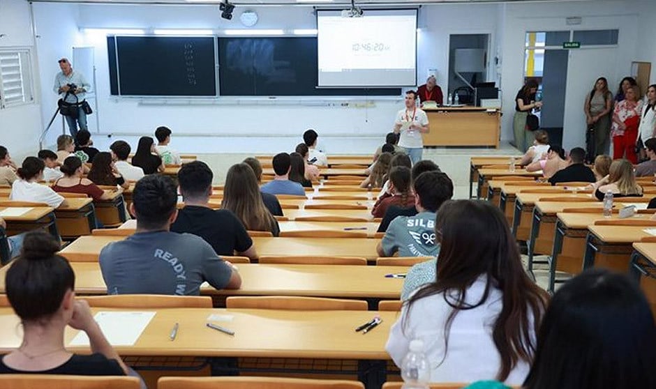 Un estudio desvela los trucos que debe emplear un profesor de Medicina en clase para que sus alumnos no se queden dormidos