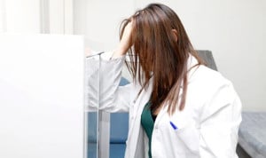 Alcoholismo, sedantes, burnout... la peor cara del sueño de hacer Medicina