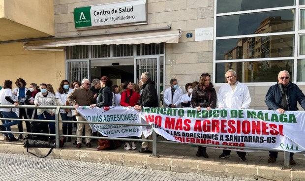 Amenaza de muerte en Cruz del Humilladero en Málaga a un médico por no recetar un medicamento.