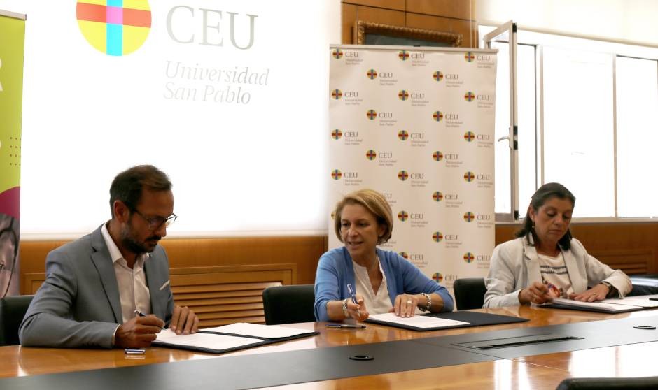 AMIR y CEU firman un acuerdo para la preparación más optima del examen MIR