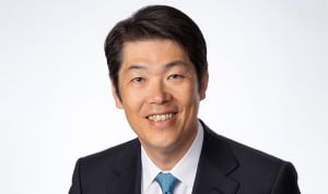  El director médico de Astellas, Tadaaki Taniguchi