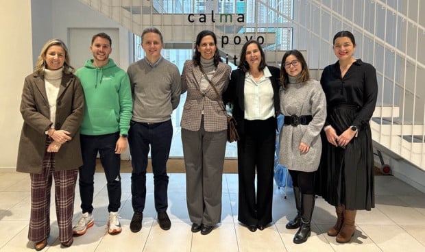 Miembros del equipo de BMS y AECC en la visita al Espacio Activo