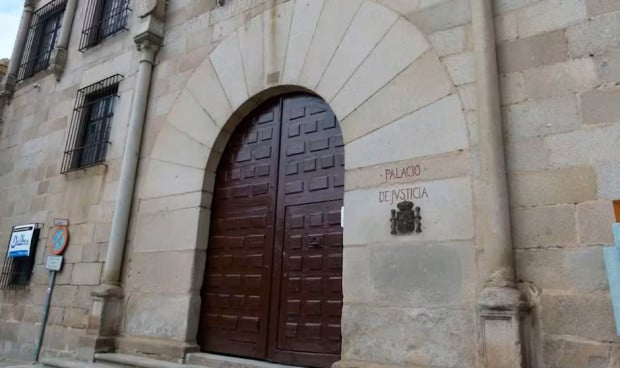 Audiencia Provincial de Ávila, donde se ha condenado a la médica por espiar historial de una compañera.