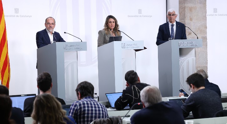 La Sanidad catalana anuncia el atención integrada social y sanitaria en 7 áreas del territorio en una rueda de prensa.