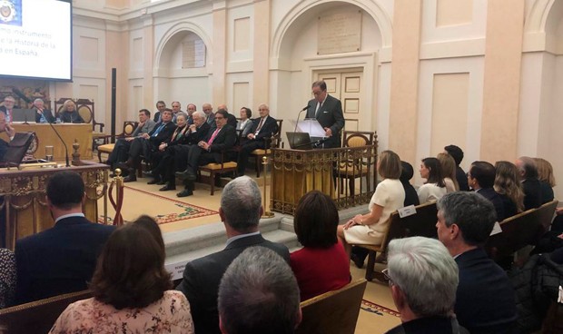 Cecilio J. Venegas ingresa en la Real Academia Nacional de Farmacia