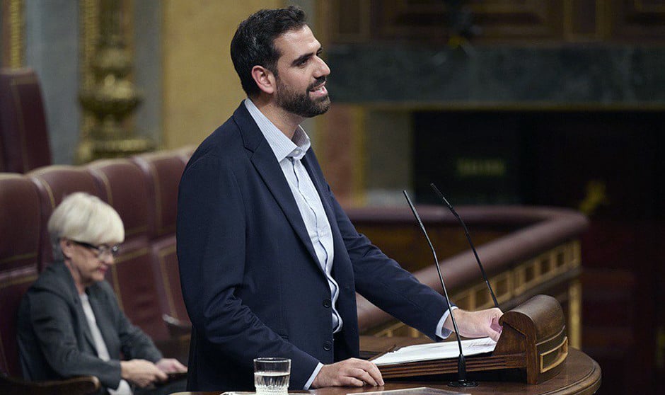 Victor Camino, portavoz de juventud y miembro de la subcomisión para la protección de la salud mental, pone cerco a redes sociales y su 'scroll infinito' por la salud mental juvenil.