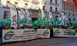 Concentración por la subida salarial en el SNS a las puertas de Hacienda