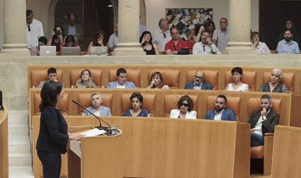 Concha Andreu promete aumentar el personal médico y eliminar los conciertos