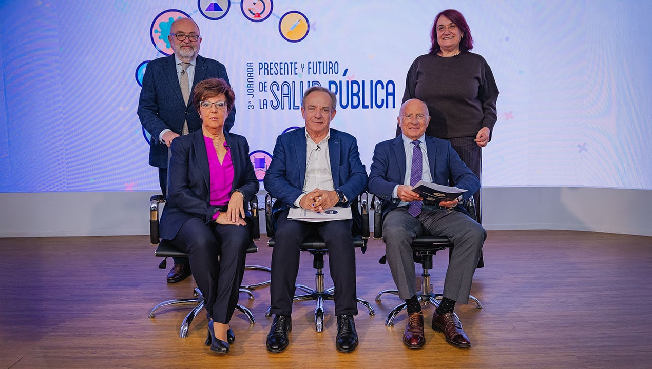 Mesa de debate sobre novedades y horizonte en vacunas en la Jornada de Salud Pública de Redacción Médica