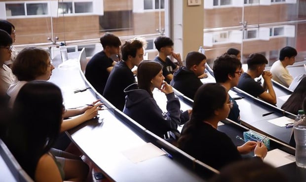 Estudiantes de Medicina en una clase.