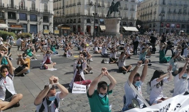 Los médicos madrileños aplazan su concentración frente a Sanidad