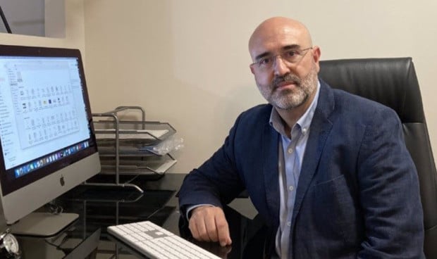 Antonio Rueda dimite a su cargo de jefe de Oncología  del Hospital Regional Universitario de Málaga