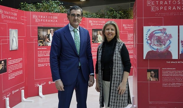  Juan Abarca, presidente de HM Hospitales; y María Río, vicepresidenta y directora general de Gilead.