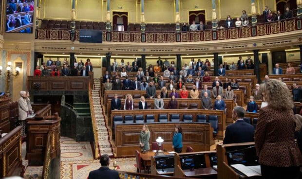 El Congreso respalda una ley de ratios de enfermeras que busca garantizar mínimos seguros.