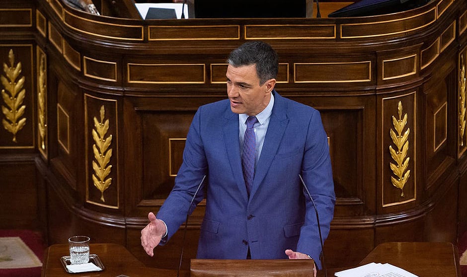  Pedro Sánchez, presidente del Gobierno, acerca la sustitución de medicamentos por farmacéuticos.