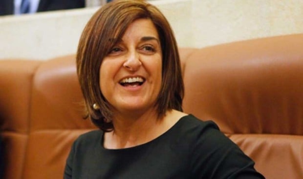 María José Sáenz de Buruaga ha sido investida como presidenta de una Cantabria "con un perfil muy sanitario".