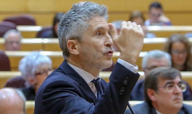 El Gobierno ve "inasumible" amenazar a una médica por no hablar catalán