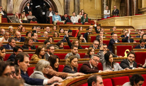 El Parlament aprueba una moción de derechos sexuales y reproductivos que afecta la formación MIR