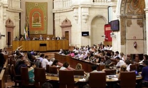 El Parlamento pide un pacto en sanidad "al margen del debate ideológico"