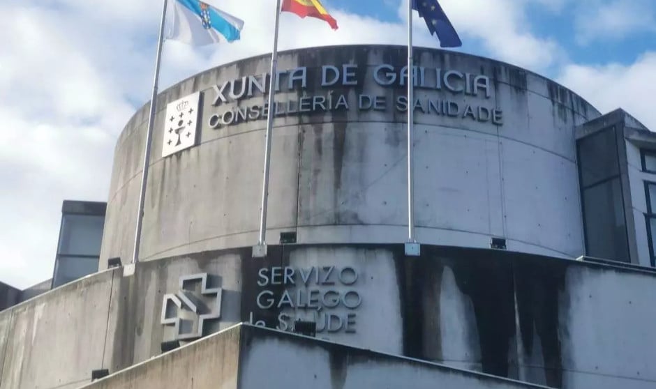 Fachada del edificio de la Consellería de Sanidade de Galicia.