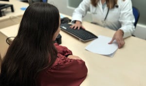 Un paciente en la consulta del médico.