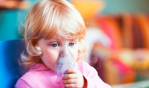 El vínculo del inhalador presurizado y un asma que sufren 400.000 niños