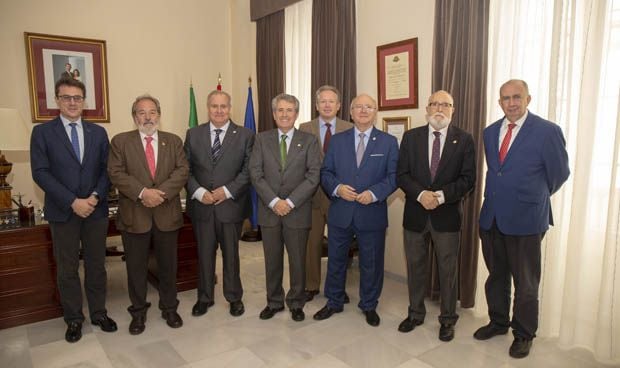 Emilio García de la Torre, nuevo presidente de los médicos andaluces