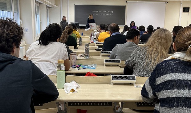 Aspirantes antes del comienzo del examen MIR 2024.