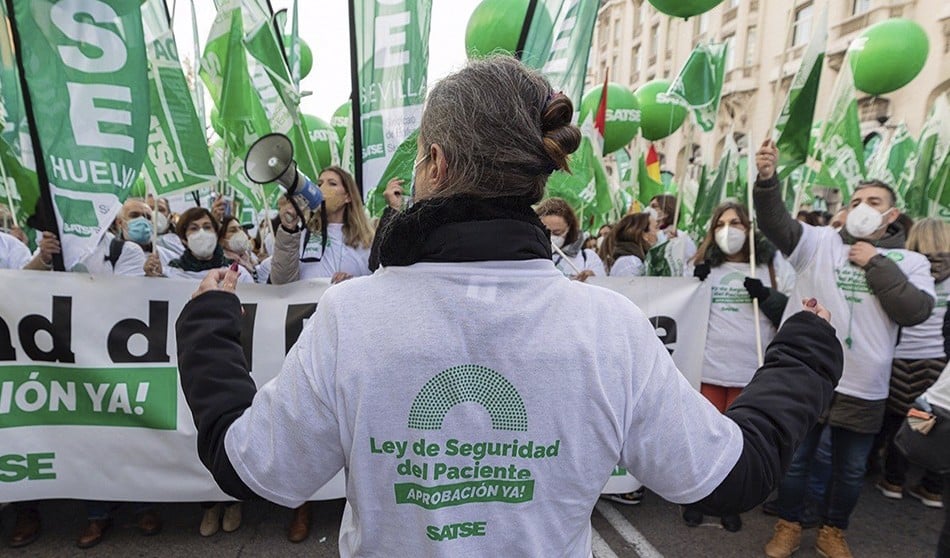 Enfermería presenta 100 estudios sobre el beneficio de reducir ratios